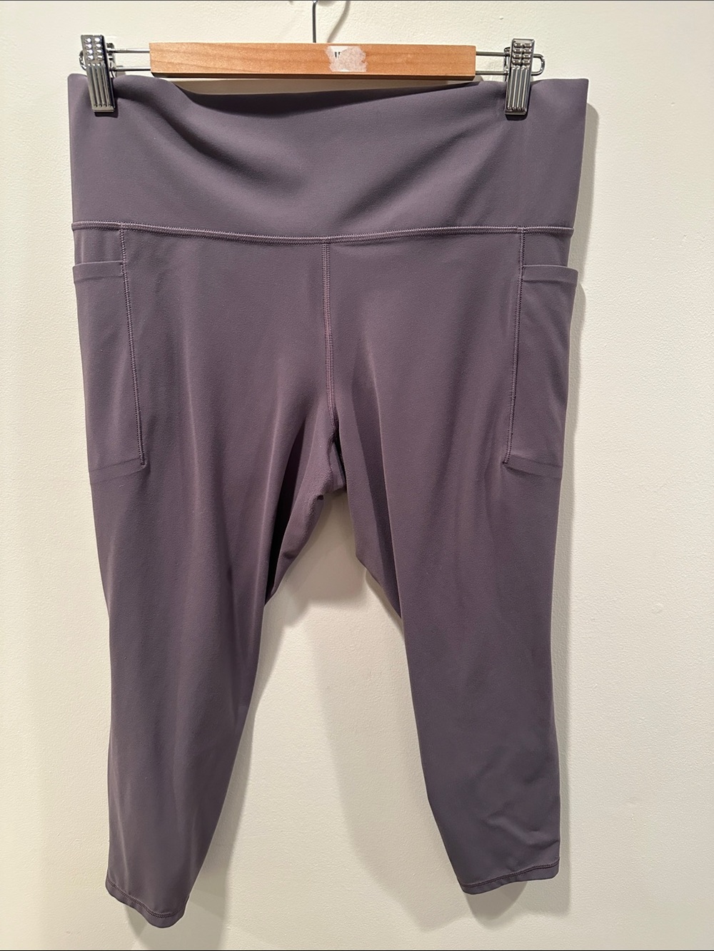 Athleta Salutation Stash Pocket Purple-Gray 7/8 Leggings with Side Pockets